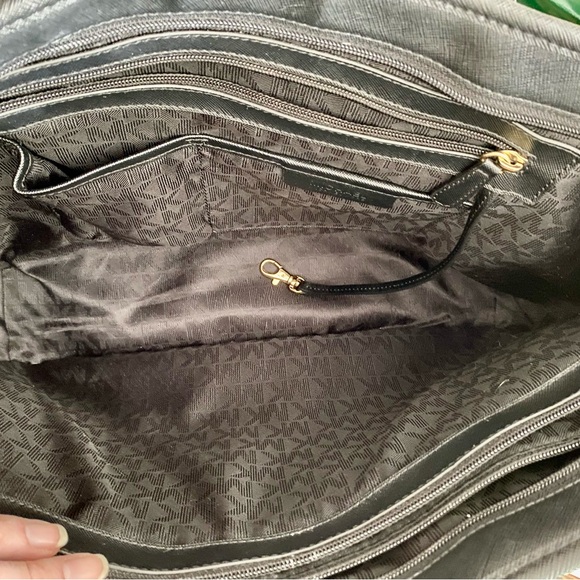 Black Michael Kors purse - Picture 5 of 10